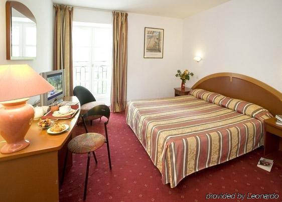 Chateau De Lignan Narbonne Room photo